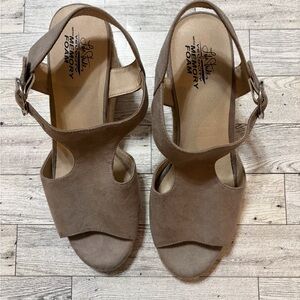 Comfortable Tan Sandals